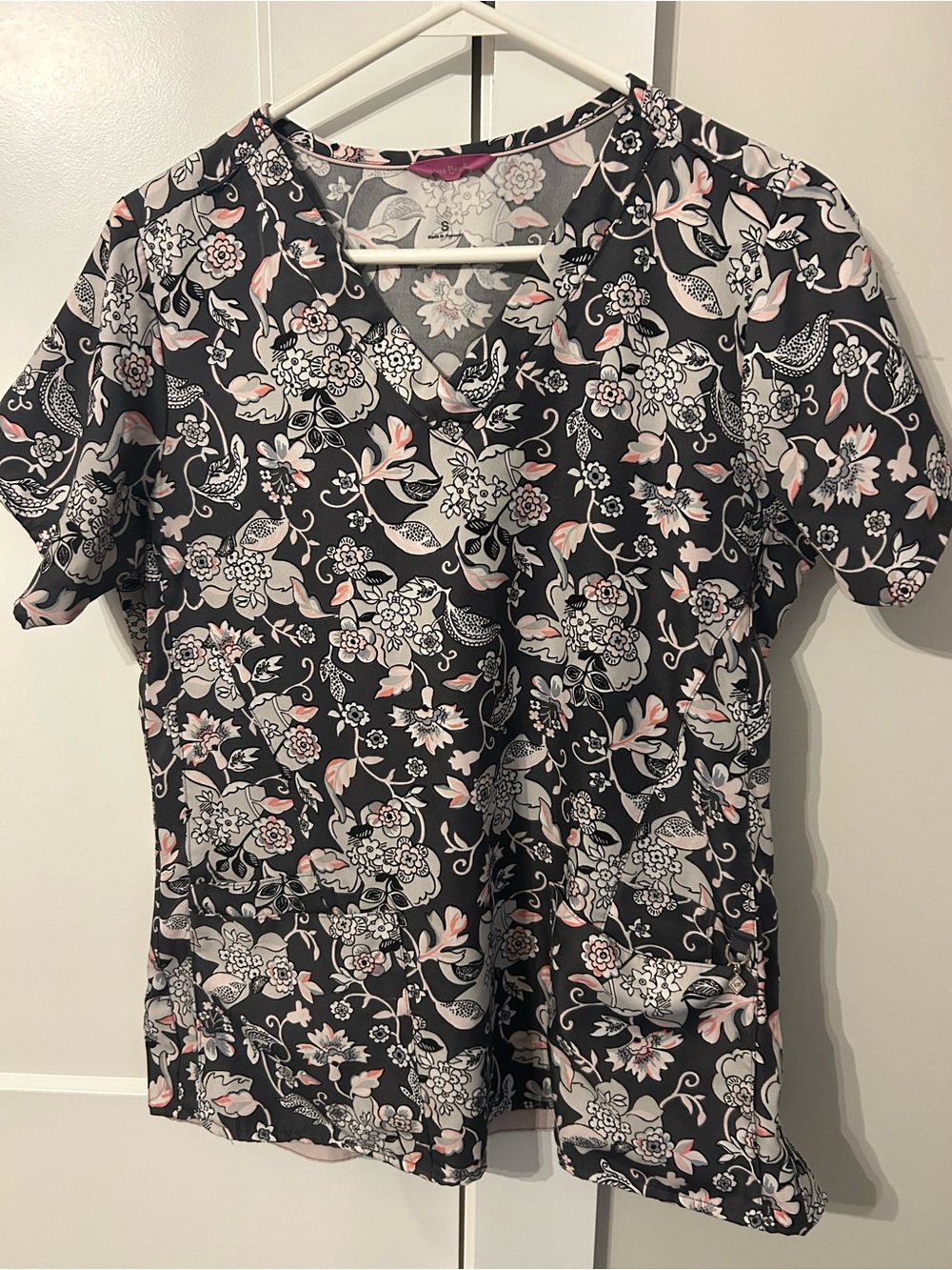 Vera Bradley Black Floral V-Neck Scrub Top - Picture 3 of 5